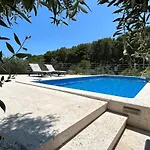 Blue Bay With Private Pool Вилла *