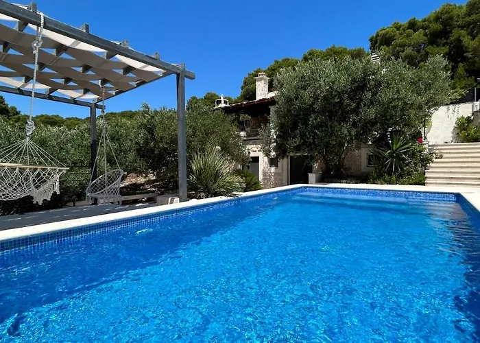 Blue Bay With Private Pool Villa